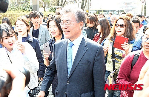 [문재인] 오늘은 전주 지원 유세하러 방문하신 문재인 전 대표.jpg | 인스티즈