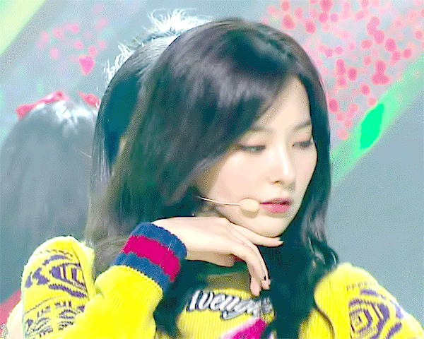 레드벨벳의 시작을 맡고 있는 슬기.gif | 인스티즈