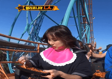[무도] 여자친구 은하 롤러코스터에서의 스파게티 먹방ㄷㄷㄷ.gif | 인스티즈