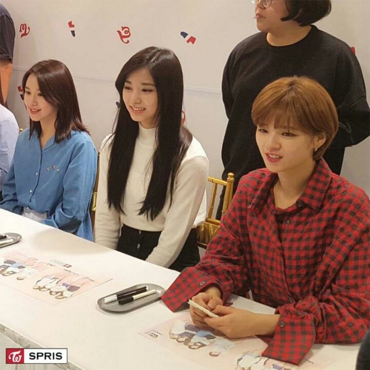 스프리스 공식 페북 트와이스 사진 | 인스티즈