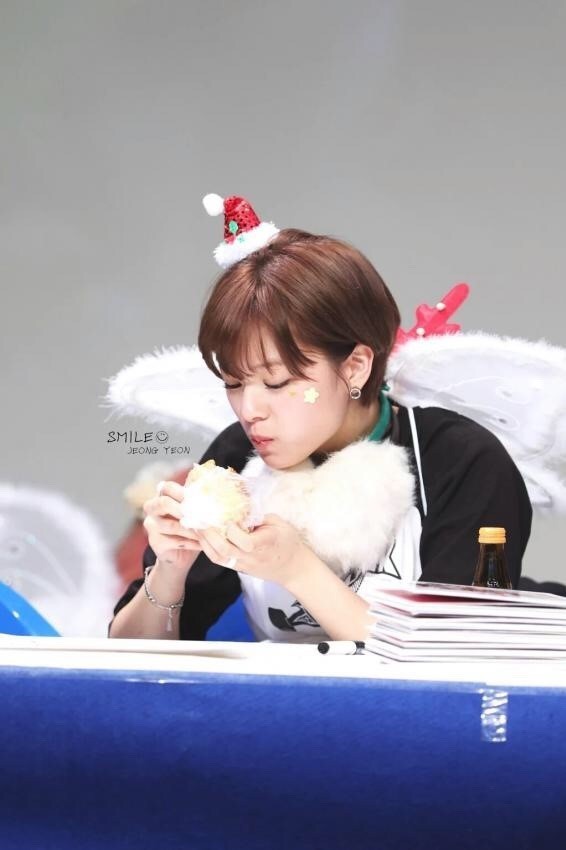 짧은 머리가 잘 어울리는 트와이스 정연 .jpg | 인스티즈