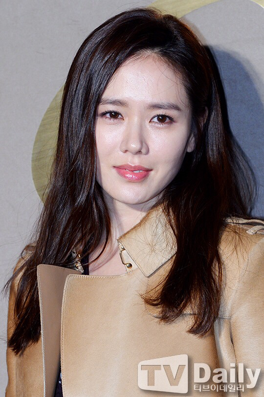 오늘자 버버리(BURBERRY) 행사에 참석한 연예인들.jpg | 인스티즈