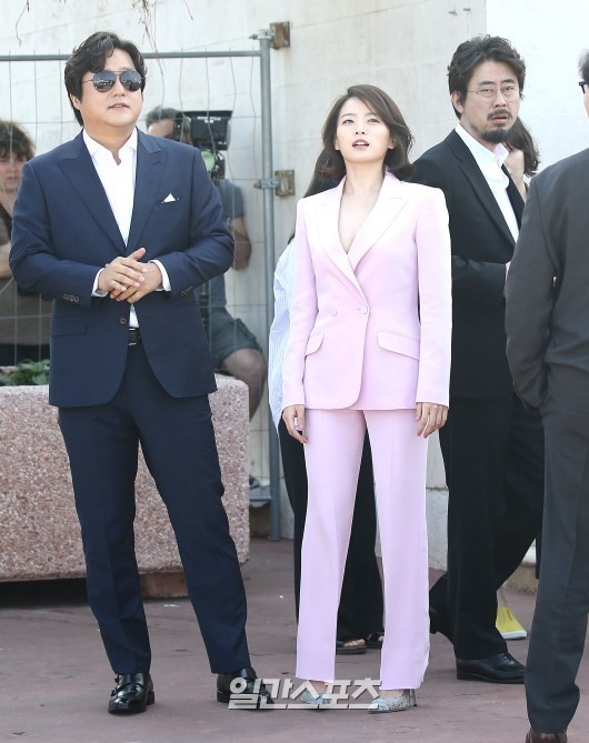 지금 칸 영화제에서 나홍진 감독ㅋㅋ.jpg | 인스티즈