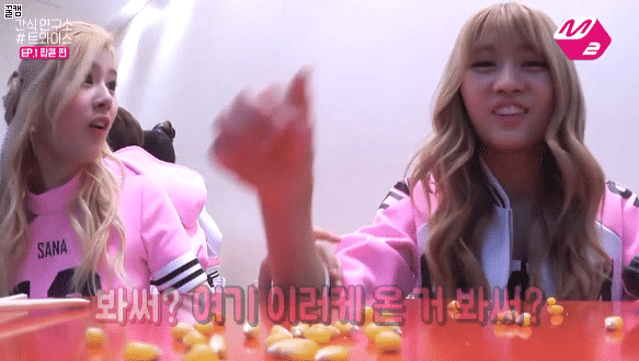 [트와이스] 팝콘각에 놀라는 사나.gif | 인스티즈