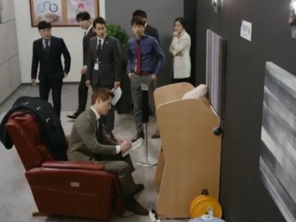 용케 안짤린 대기실 없애려는 김과장의 만행 | 인스티즈