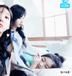 다현이 동굴탐험하는 사나 gif | 인스티즈