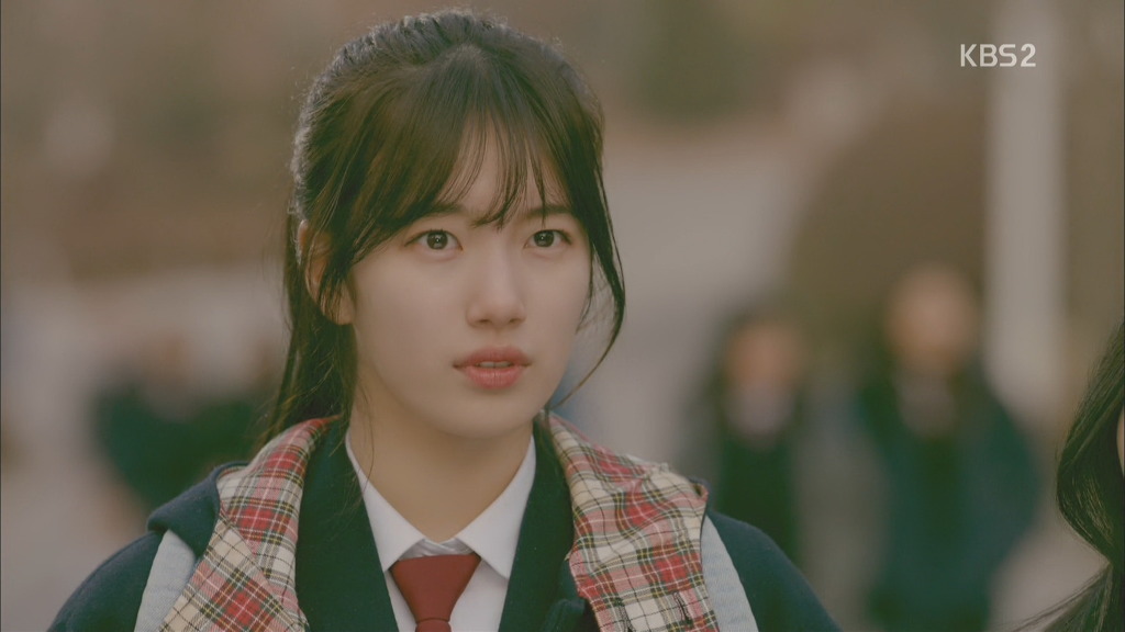 드라마에서 교복입은 수지.jpg | 인스티즈