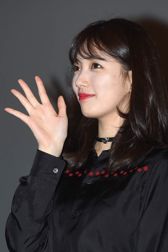 오늘자 올블랙에 레드립 수지 기사사진 프리뷰 모음 | 인스티즈