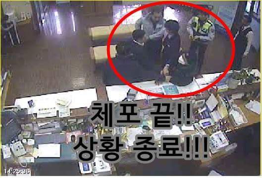 은행에 강도질 하러갔는데 바로 옆에서 경찰서장이 통장정리 중이었음 0_0;.jpg | 인스티즈