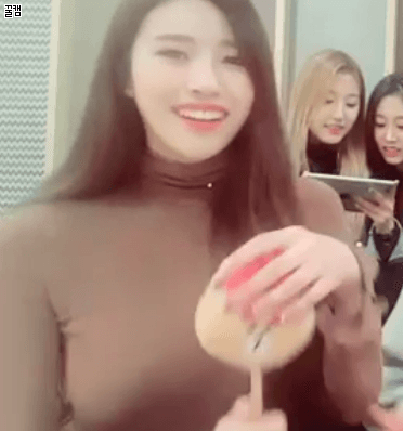 어제자 V앱 러블리즈 미주 움짤.gif | 인스티즈