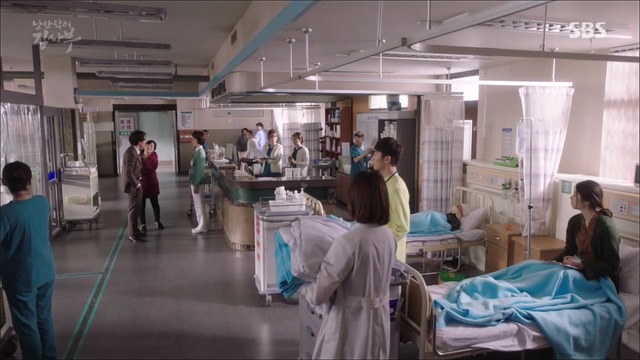 [낭만닥터김사부] 수쌤의 응급실 앞 진상 처리법ㅋㅋㅋㅋㅋ.jpgif | 인스티즈