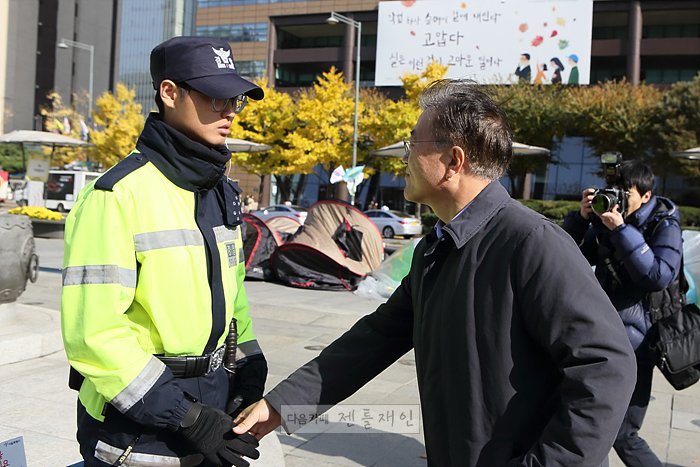 오늘자 광화문에서 문재인 전 대표 | 인스티즈