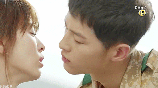 [태양의후예] 송중기-송혜교 엔딩 키스신.gif | 인스티즈