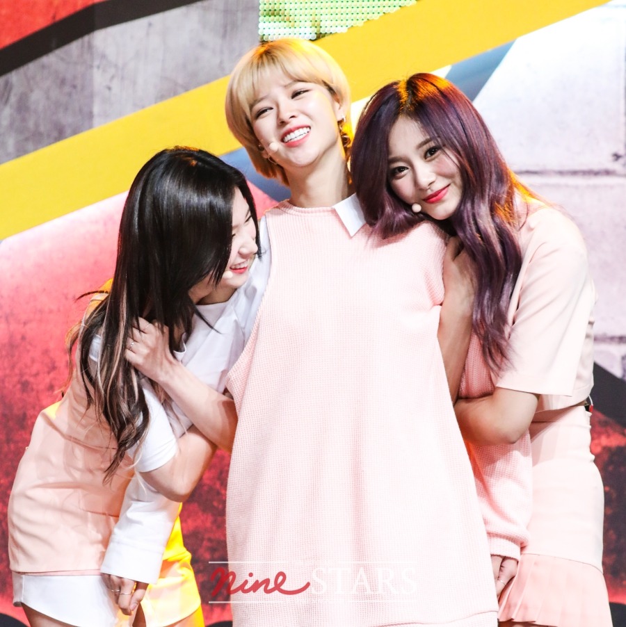 쯔위 사나.. 정연 가운데두고.jpg | 인스티즈