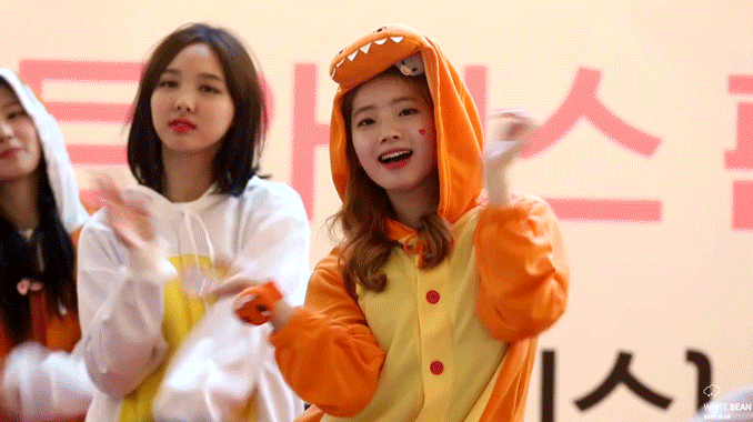 춤 추다가 콧구멍 찌른 트와이스 다현이.gif | 인스티즈