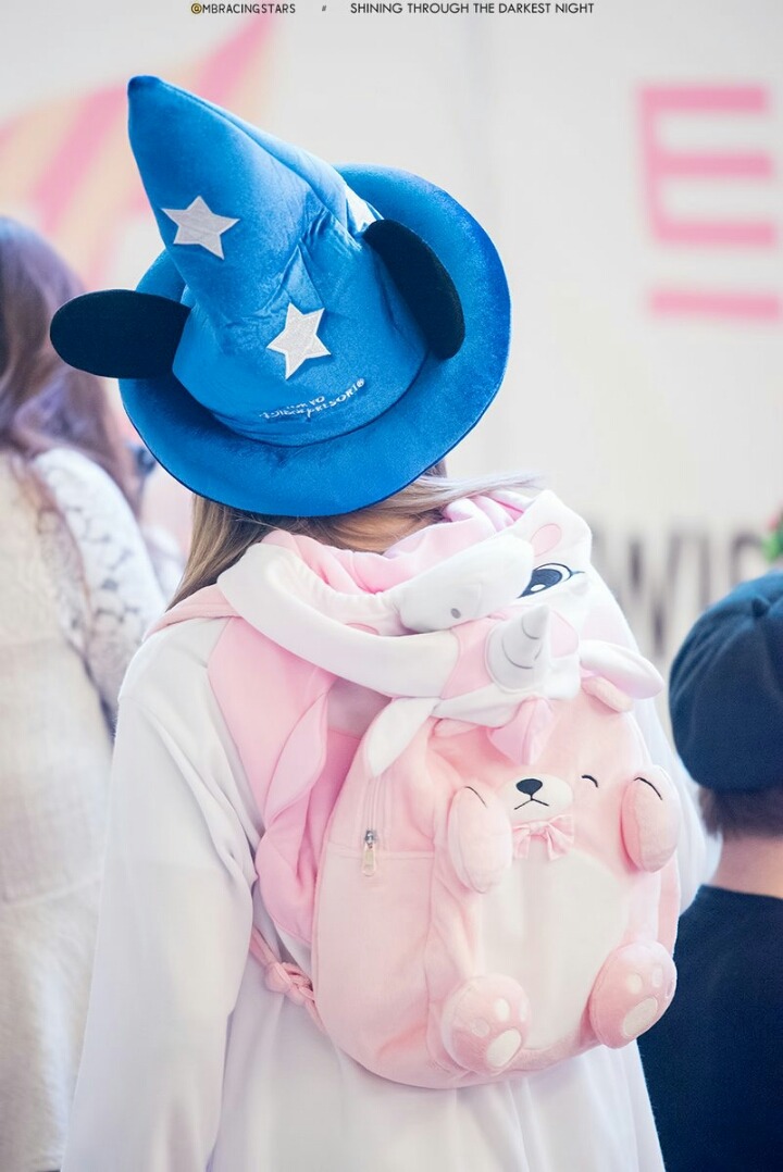 [트와이스] 지효:(폴짝)(줍줍)다혀나 이거 떨어져써... | 인스티즈