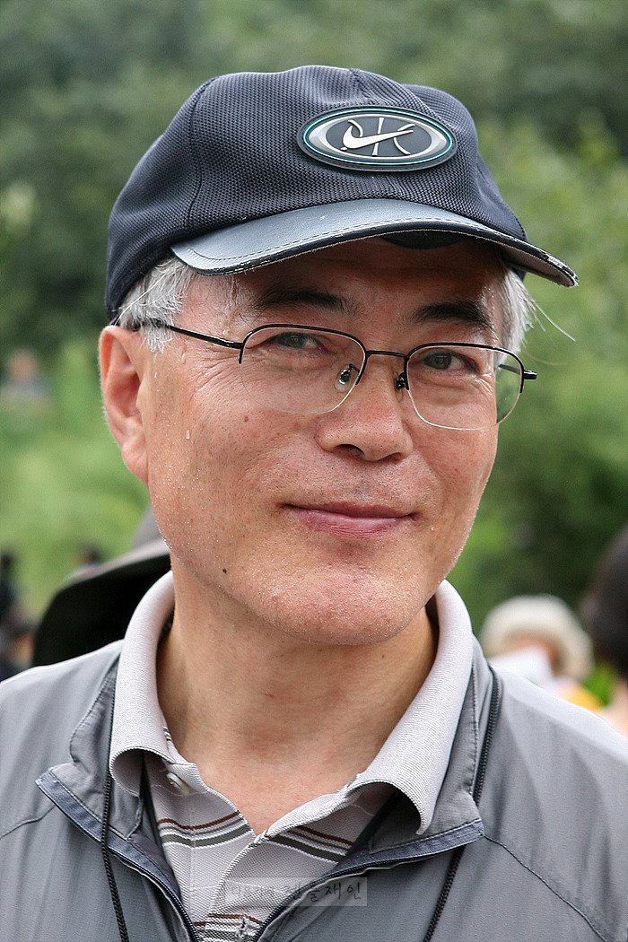 나이 들면서 얼굴의 느낌이 바뀌는듯한 문재인.jpg | 인스티즈