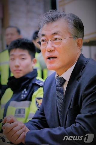 문재인, 오늘 촛불집회 참석에 앞서 의경대원 위로와 격려 | 인스티즈