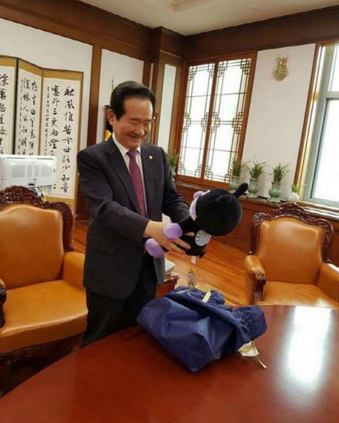 국회의장 정세균이 받은 선물 | 인스티즈