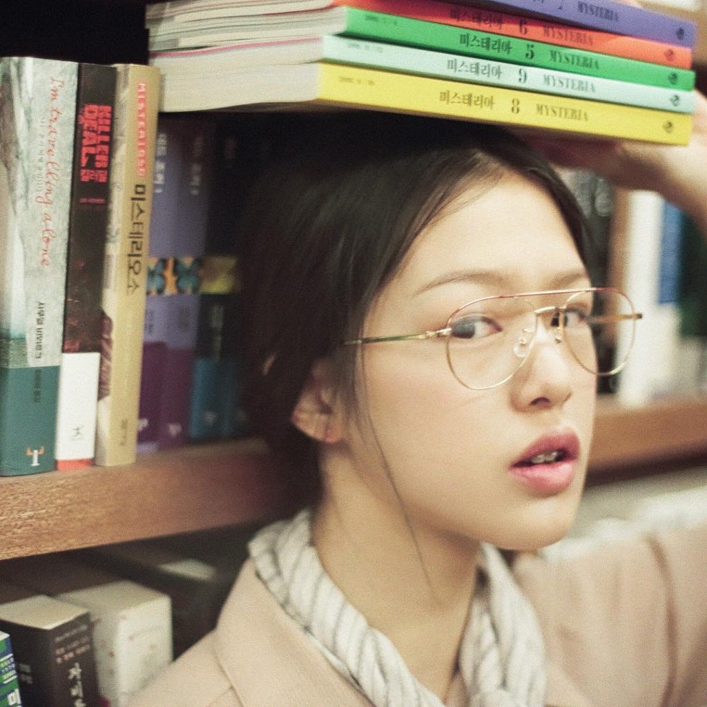 SNS에서 설리, 블랙핑크 제니 닮은걸로 화제모은 2001년생 모델 | 인스티즈