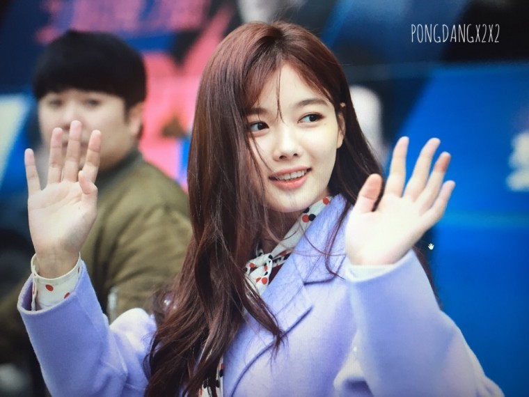전날 사랑니 빼서 얼굴 부은 김유정 .JPG | 인스티즈