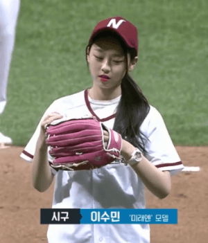 오늘 넥센 이수민 시구.gif | 인스티즈