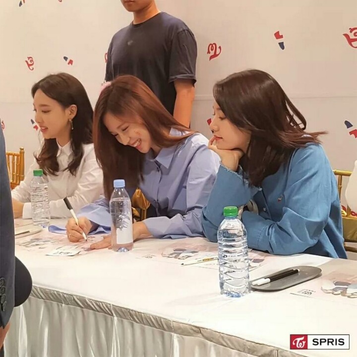 스프리스 공식 페북 트와이스 사진 | 인스티즈