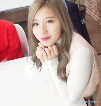 [트와이스] 사나 아이컨택 짤 | 인스티즈