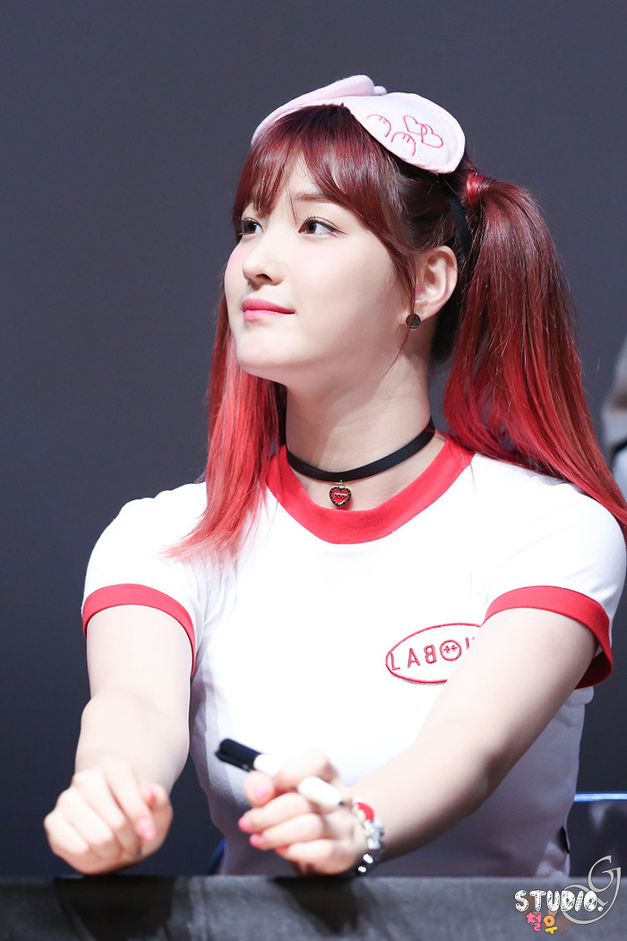 [데이터주의] 라붐에서 탱탱볼을 맡고 있는 율희.jpgif | 인스티즈
