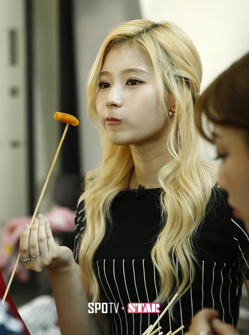 앙증맞은 사나 이목구비.gif | 인스티즈