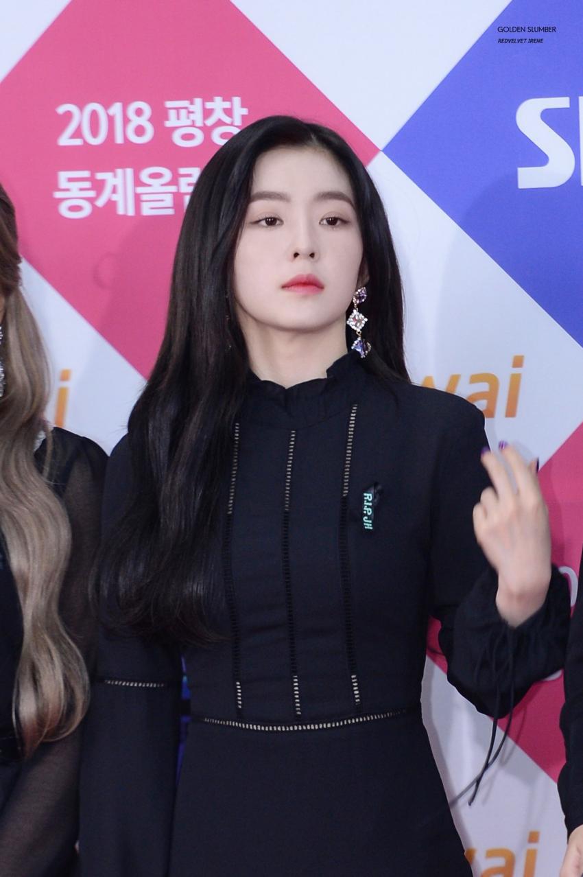 시상식에서 미모 폭격하고 다니는 아이린.jpg | 인스티즈