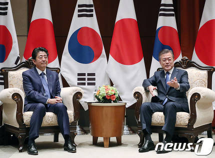 일본에는 절대 타협없는 문재인 대통령 | 인스티즈