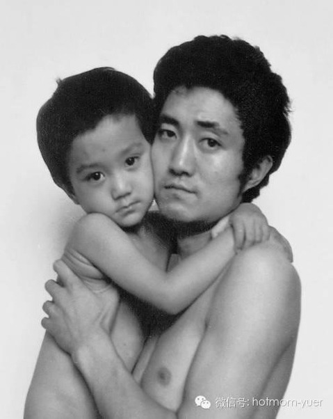 무려 27년간 매년 아들과 같은 사진을 찍은 아버지 | 인스티즈