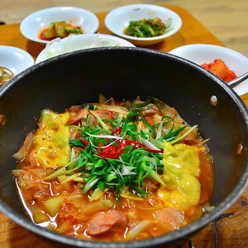 시원하고 얼큰한! 부대찌개 존슨탕 gifjpg | 인스티즈