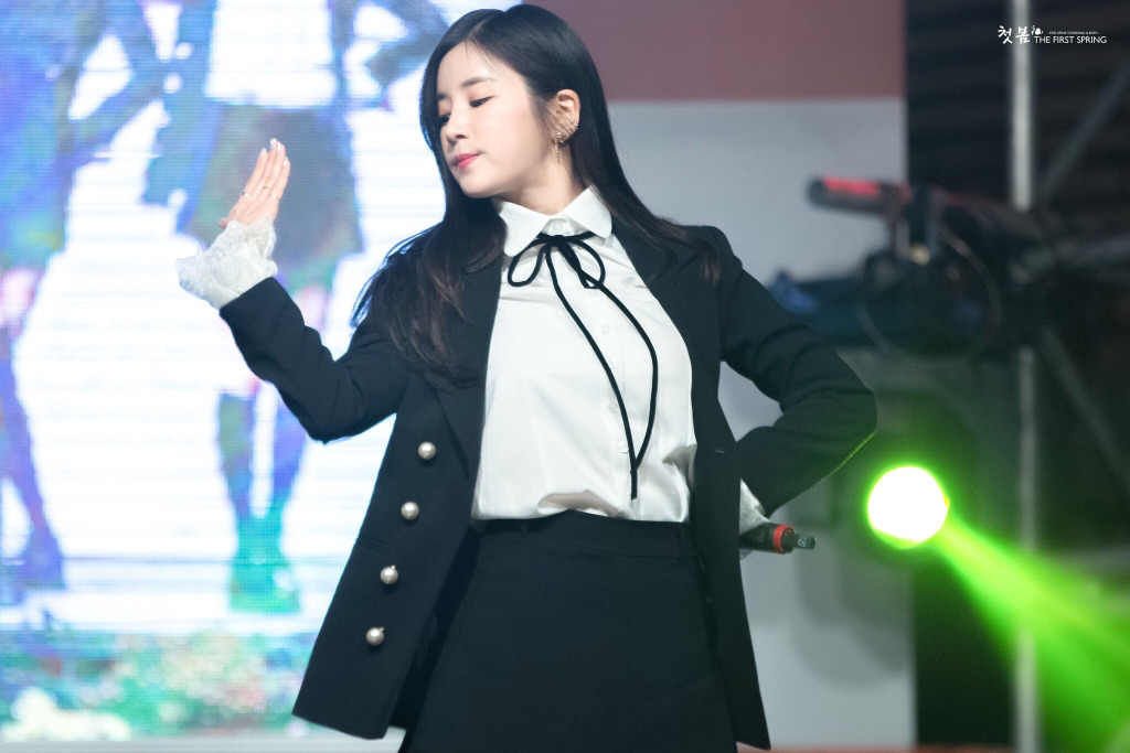 [에이핑크] 엘 클라시코의 완패로 기분이 다운되는 하루라서 박초롱 | 인스티즈