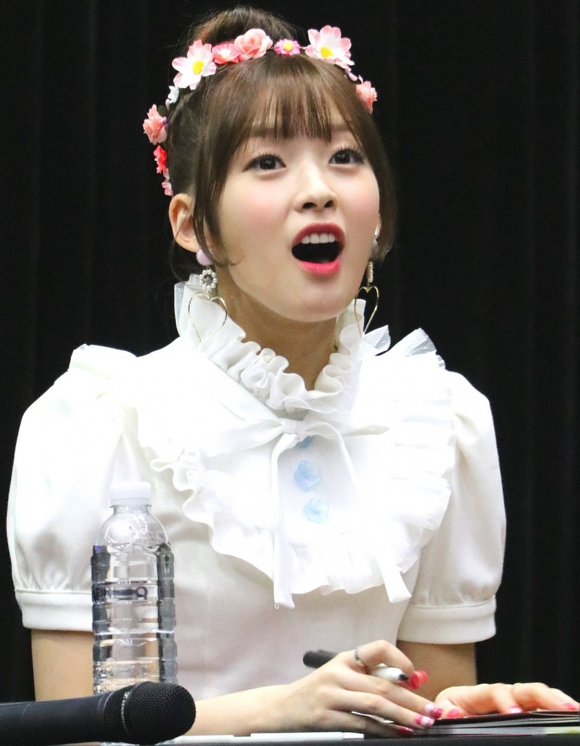 깜짝 놀라는 아린 | 인스티즈