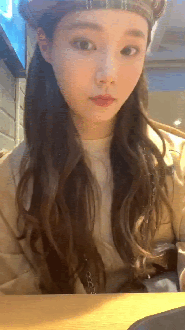어제 3주년 기념 인스타 라이브한 모모랜드 연우.gif | 인스티즈