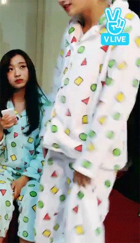 브이앱 켤때마다 사장님이 기도한다는 걸그룹 | 인스티즈