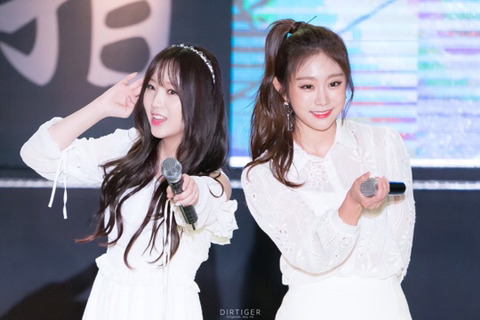 [러블리즈] 보고서를 다 쓰고 먹는 호두과자는 꿀맛이라서 지수 | 인스티즈