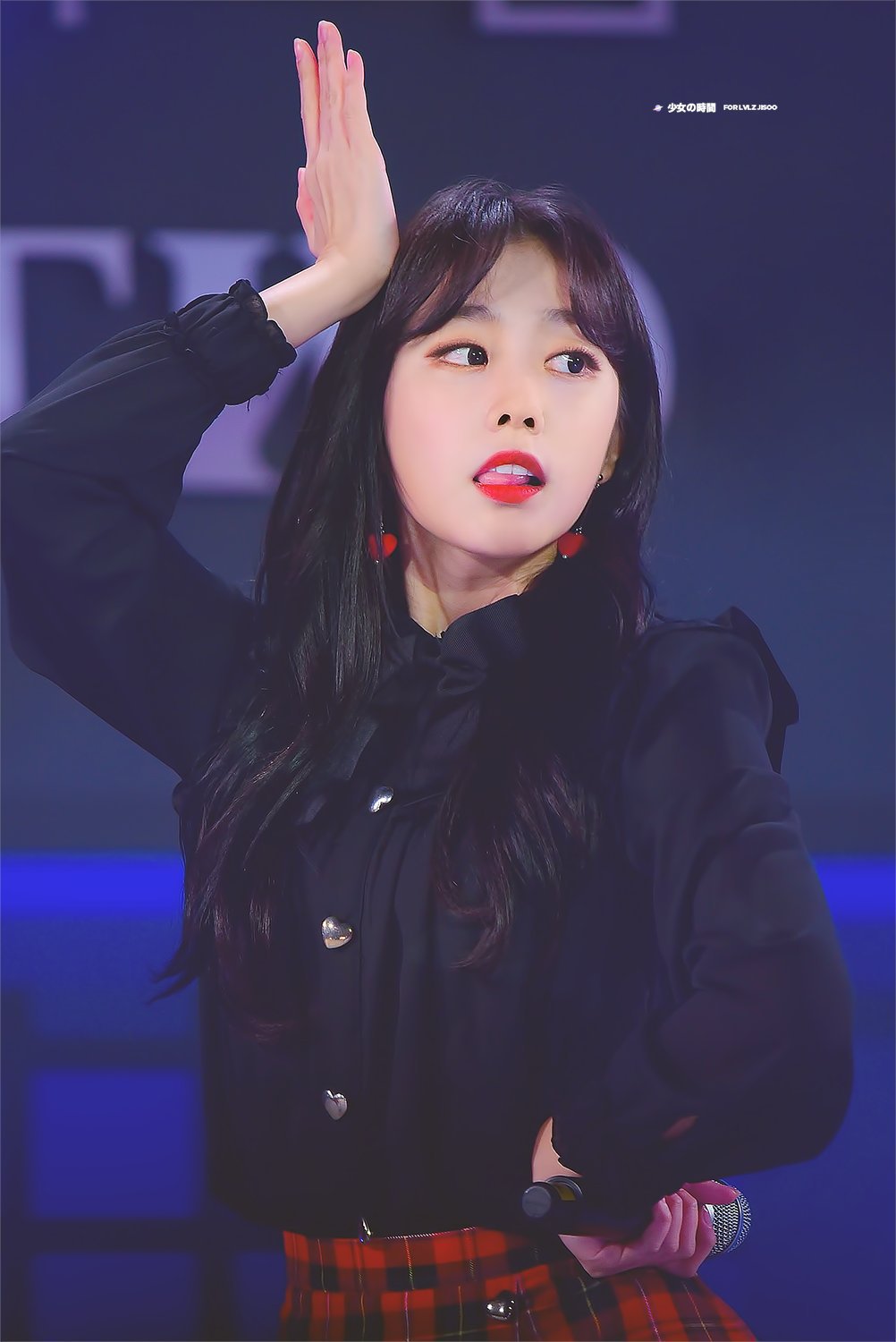 자기도 조금은 이쁜거 알고 있는 뻔뻔한 러블리즈 서지수.gif | 인스티즈
