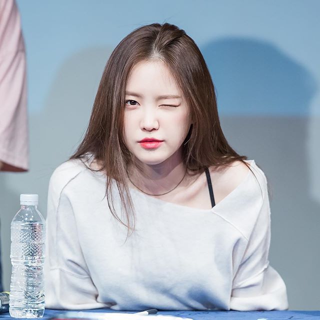 손나은 금발 vs 갈발 vs 흑발 (짤많음주의) | 인스티즈