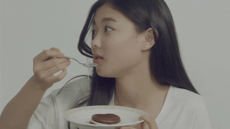 유정이가 추천하는 초코파이 맛있게 먹는 법.jpgif | 인스티즈
