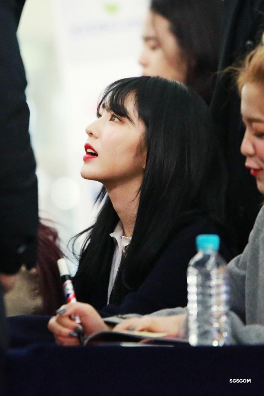 레드벨벳 아이린의 클라스 옆모습.jpg | 인스티즈