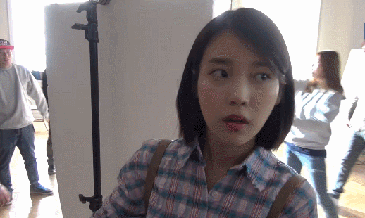 아이유씨 하품할 때는 입을 가리셔야죠!.jpgif | 인스티즈