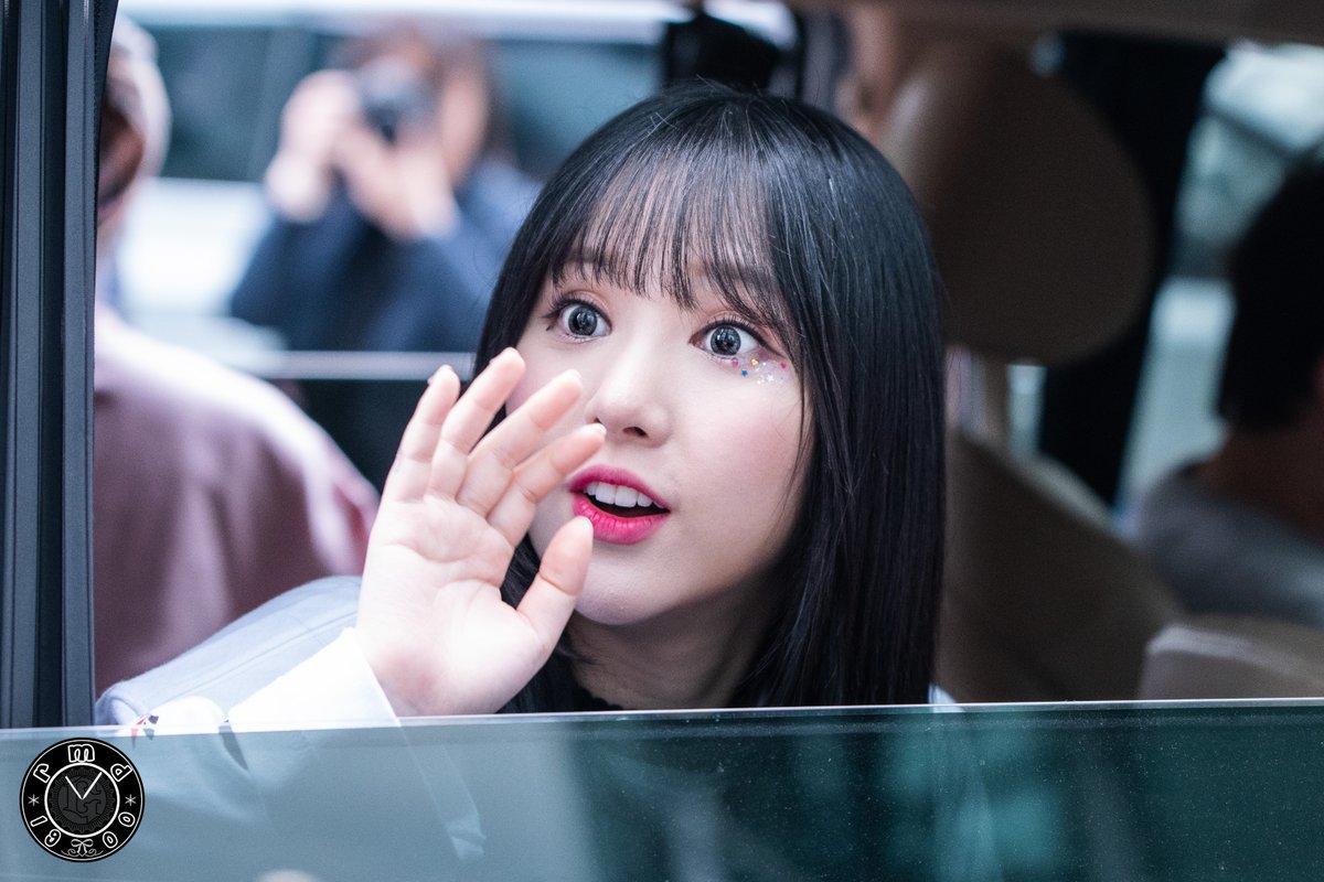 근무 중 할 일이 없어서 여자친구 은하.jpgif | 인스티즈