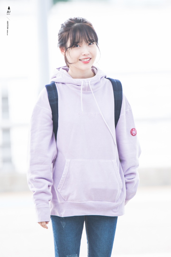아이유 2017년 대학생룩 모음.jpg | 인스티즈