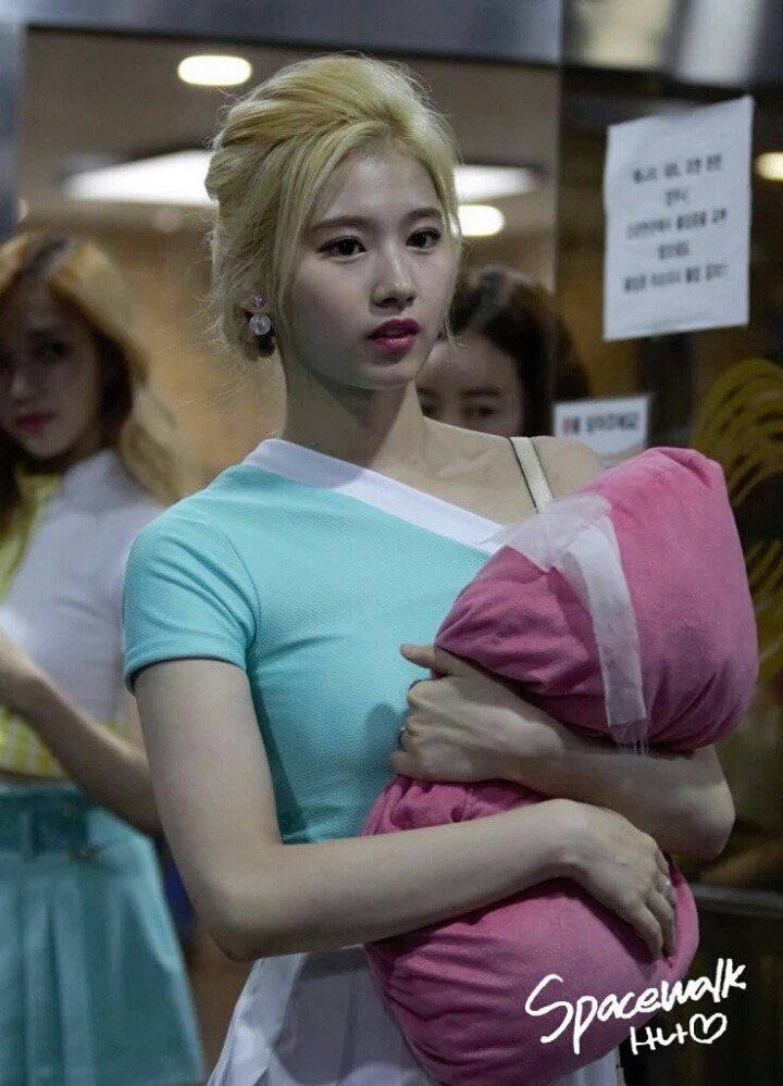 짱예로운 트와이스 사나 모음.jpgGIF | 인스티즈