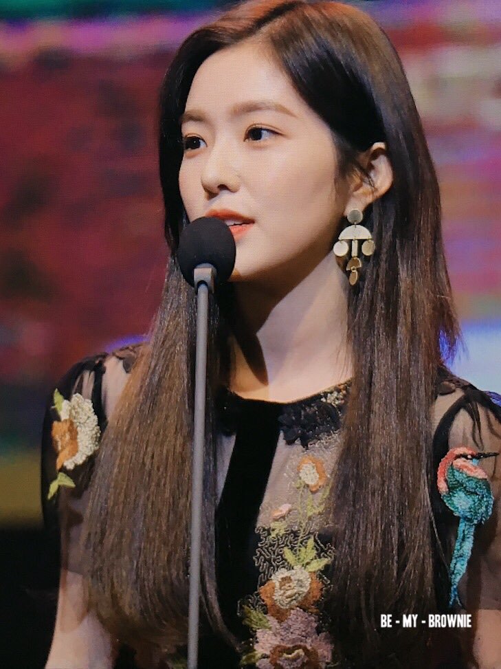 [레드벨벳] 시상식에 친구 만나 많이 반가운 아이린 | 인스티즈