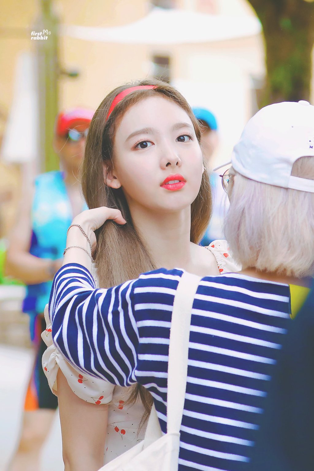 180711 KBS 연예가중계 게릴라 데이트 촬영 - 체리 토끼 나연이 of TWICE | 인스티즈