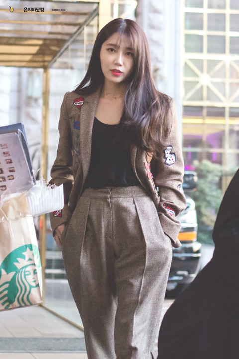 [에이핑크] 평소 아침보다는 조금 덜 추운 것 같아서 정은지 | 인스티즈
